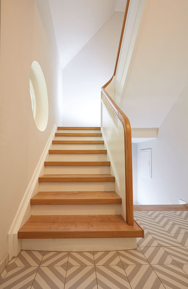 FOTO-trenovo-homeline-laminat-stufenelement-renovierung-referenz-web